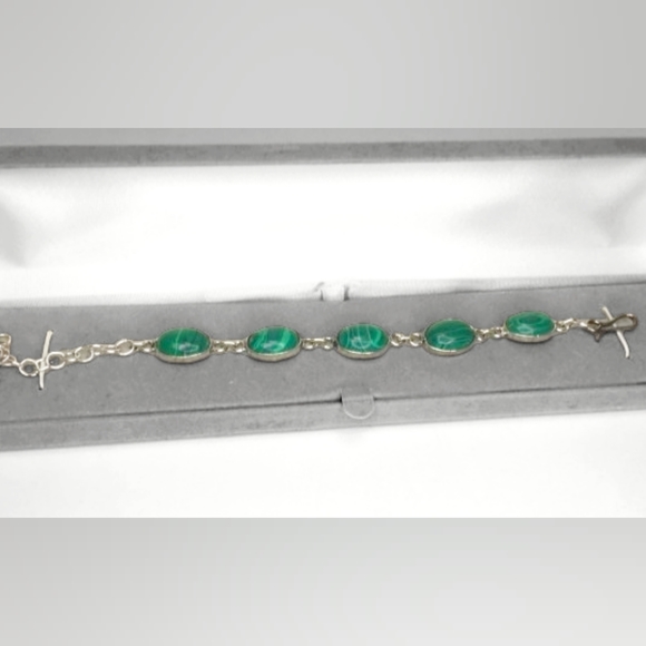 🔥PRICE DROP 🔥 NWOT STERLING SILVER TOGGLE BRACELET WITH MALACHITE CABOCHONS - Picture 2 of 5